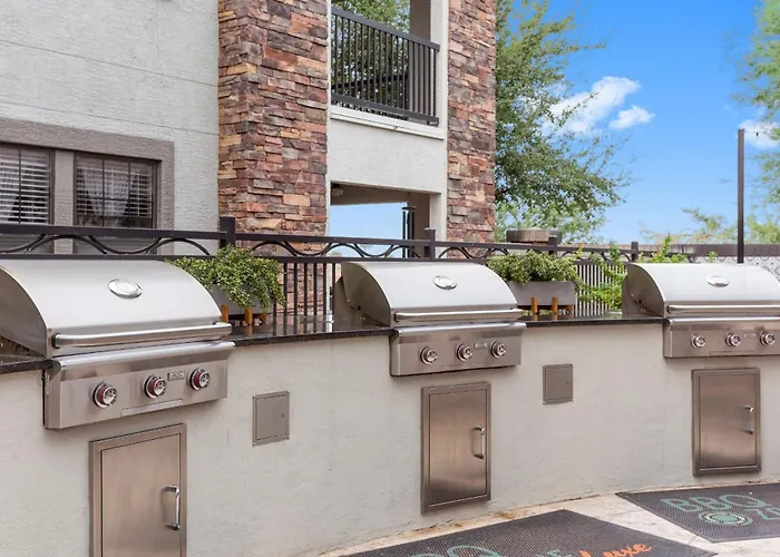 Cozysuites By The Stadium With Pool 19 Apartment Glendale