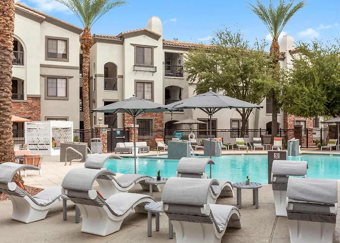 Cozysuites By The Stadium With Pool 19 * Glendale