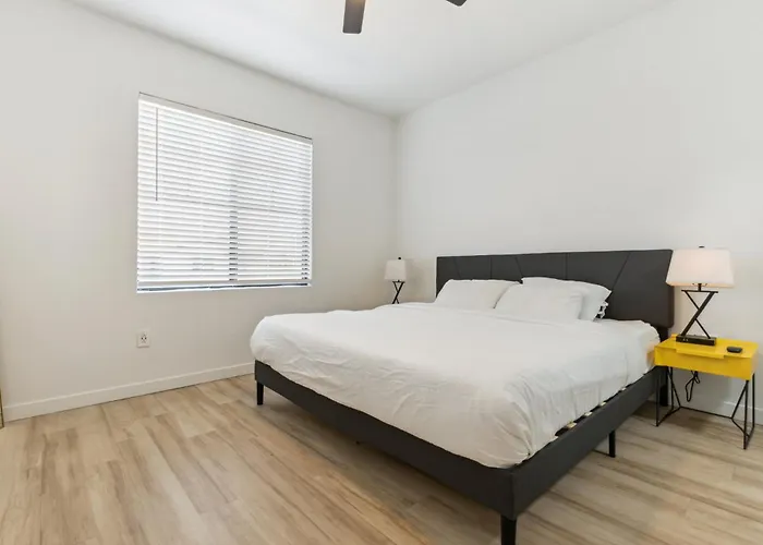 Cozysuites By The Stadium With Pool 19 Glendale