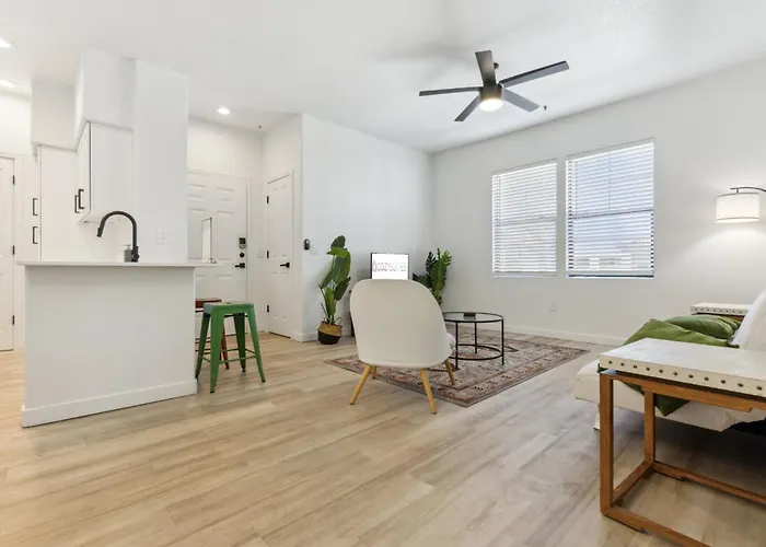 Cozysuites By The Stadium With Pool 19 * Glendale