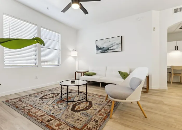 Cozysuites By The Stadium With Pool 19 * Glendale